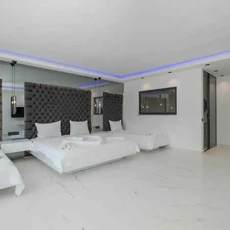 Luxury With Spacious Garden Βίλα Κας