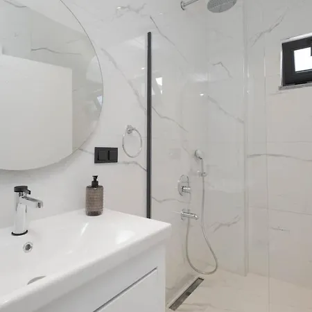 Luxury With Spacious Garden *