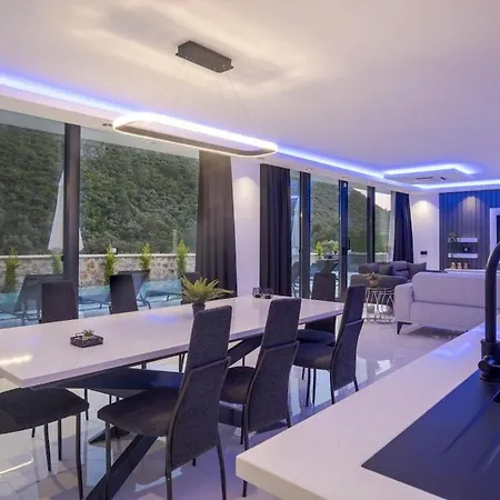 Luxury With Spacious Garden * Κας