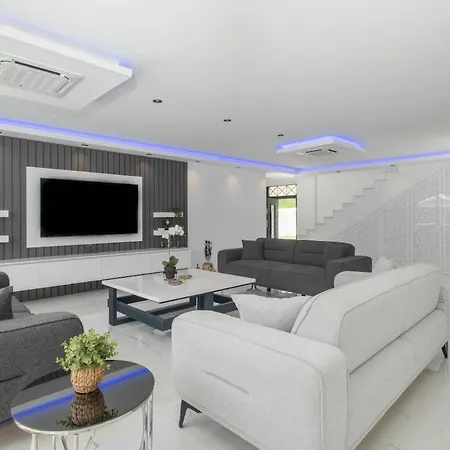 Luxury With Spacious Garden