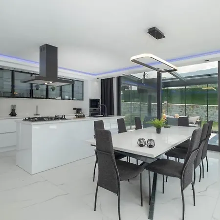 Luxury With Spacious Garden Вилла