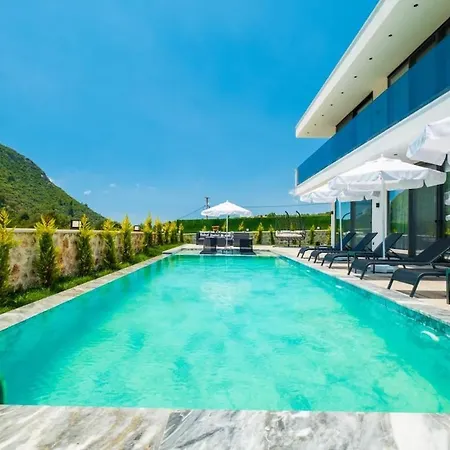 Вилла Luxury With Spacious Garden *