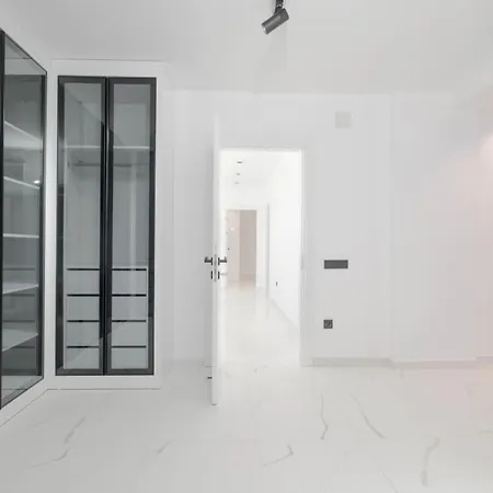 Вилла Luxury With Spacious Garden *