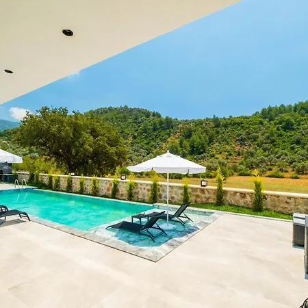 Вилла Luxury With Spacious Garden