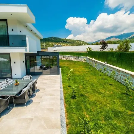 Luxury With Spacious Garden * カシュ
