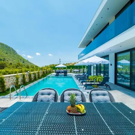 Luxury With Spacious Garden ヴィラ カシュ
