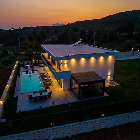 Luxury With Spacious Garden ヴィラ *